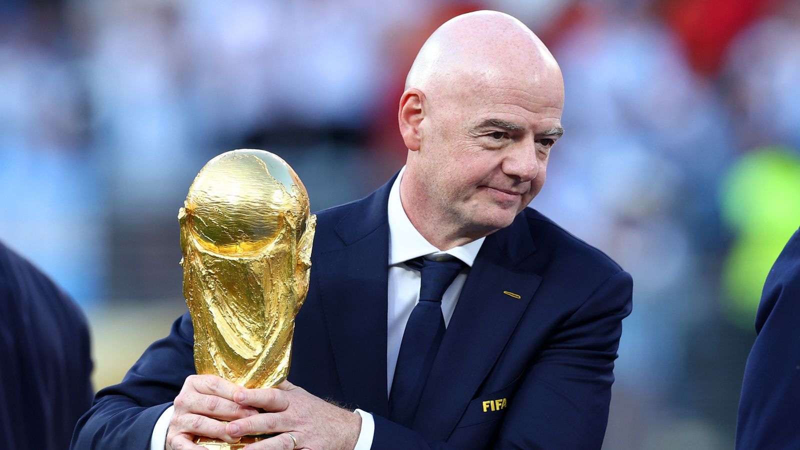 世界杯:国际足联主席詹尼·因凡蒂诺提供3000万英镑激励,促使成员支持有争议的私人投资计划